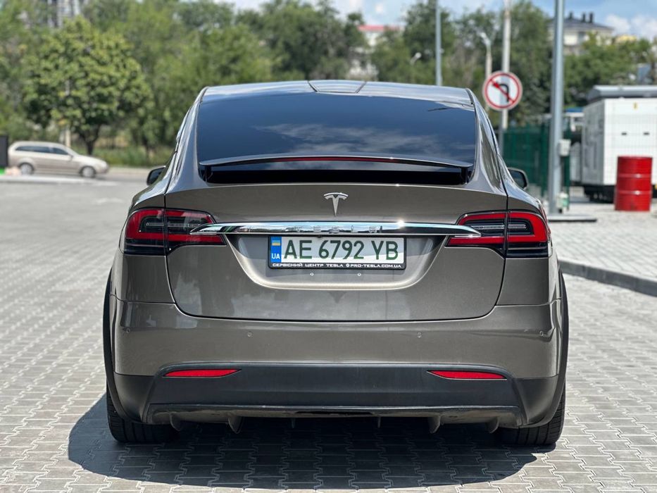 Tesla Model X 2016