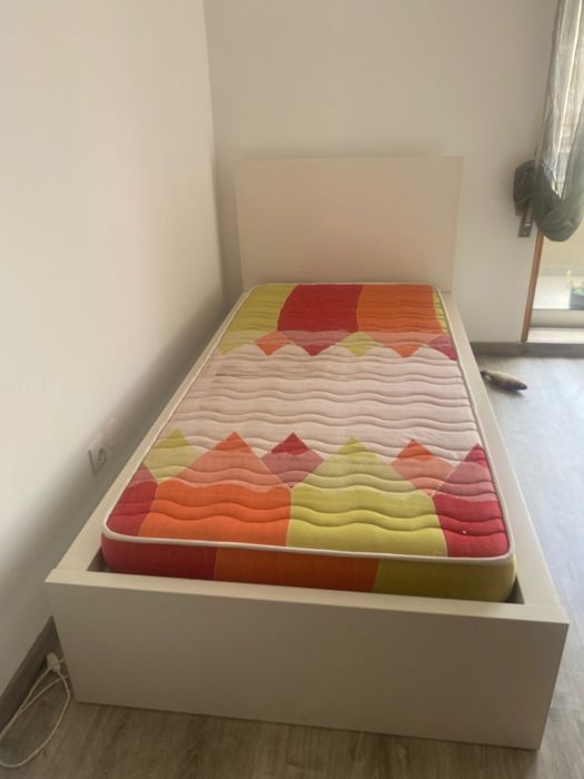 Cama solteiro, 50€ com colchão
