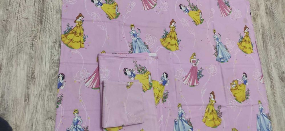 Набор в детску кроватку(пододеяльник,простынь,наволочка Лот постельног