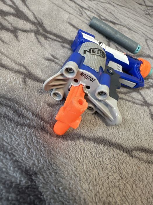 Маленький пістолет Nerf