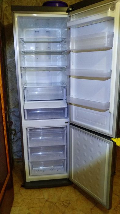 Холодильник Samsung