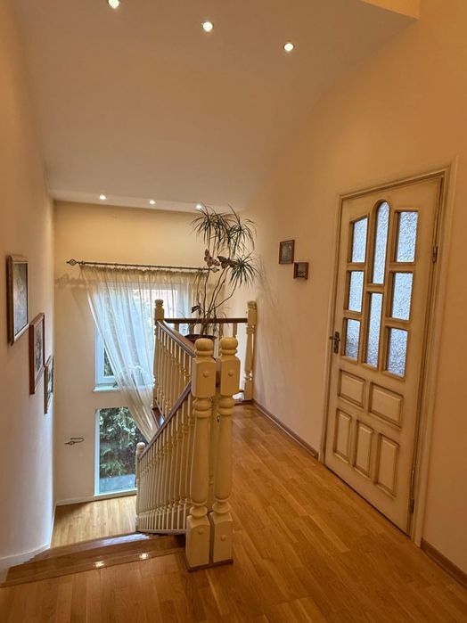 Продаж будинку Левандівка  поруч з озером та парком