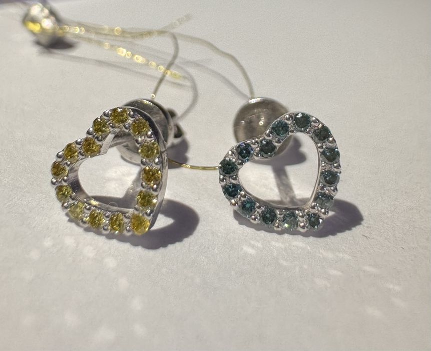 Золотые серьги пусеты с бриллиантами