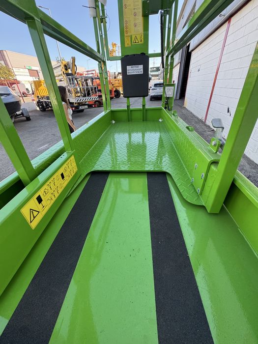 Plataforma Elevatória “Tesoura” elétrica c\ Lagartas e Macacos (8mt)FRONTEQ FS0610TL