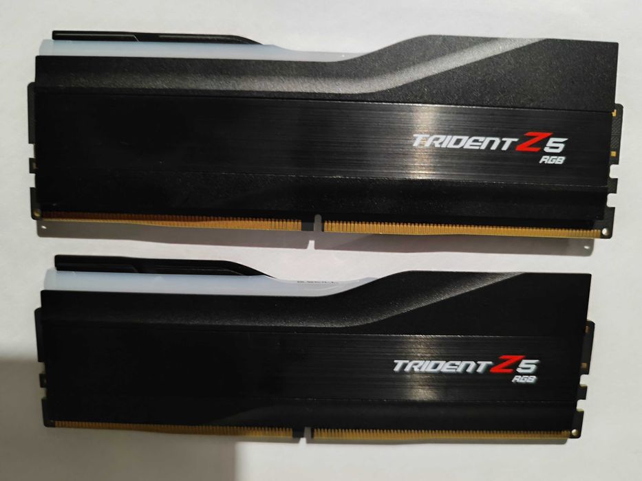 Memória RAM G Skill Trident Z5 RGB 32GB (2x16) DDR5 6000MHz CL40