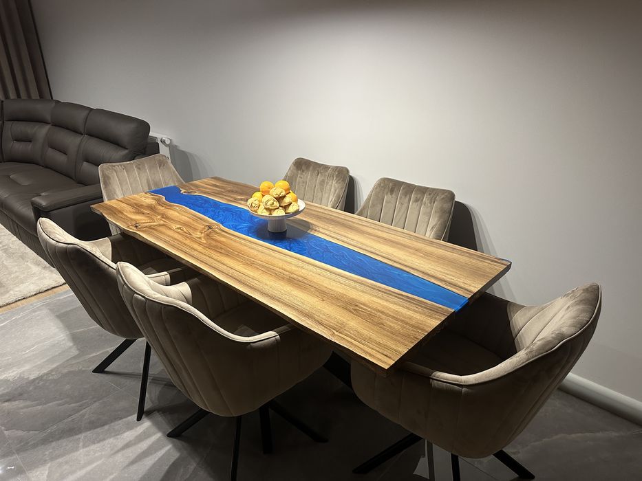 Stół z żywicą epoksydową – unikatowy „river table”,