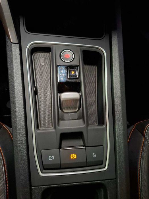 SEAT Leon 1.5 TSI e-Hybrid Plug-In FR DSG (204CV) Apenas 37 Mil kms Nacional de 2025 COM IVA DEUTIVEL INCLUIDO (LER DESCRIÇAO)