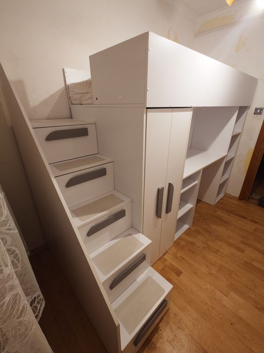 Meble młodzieżowe antresola z materacem