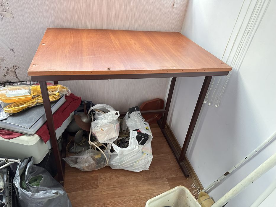 Стол компьютерный, парта, в отличном  состоянии, большой