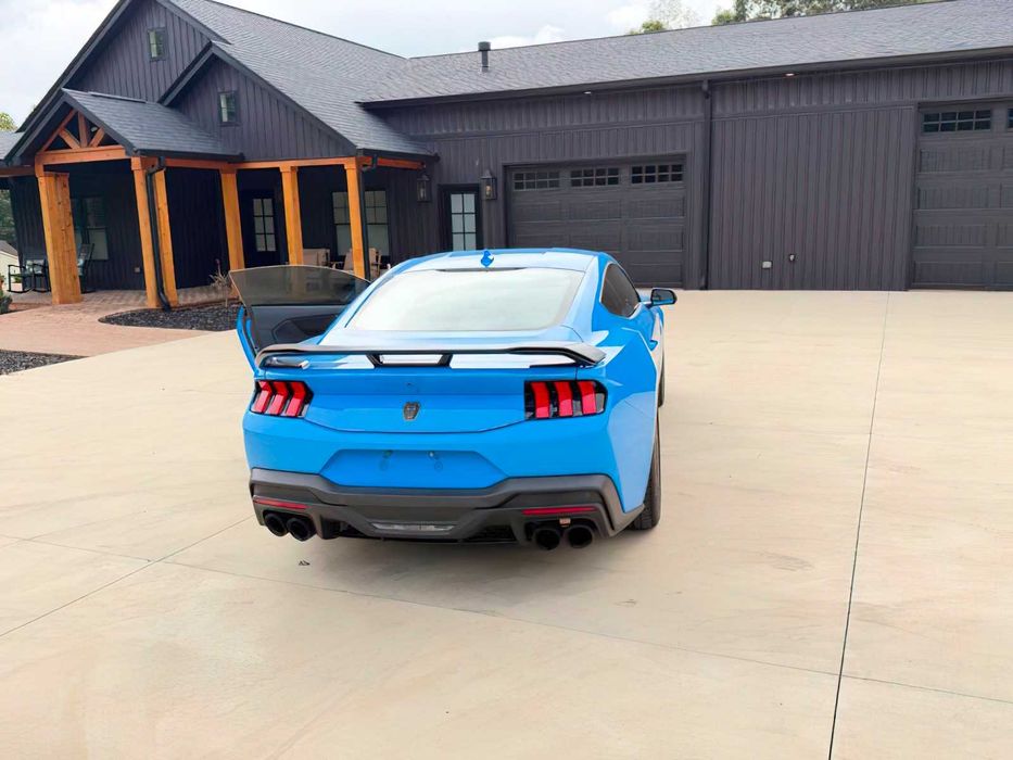 Ford Mustang      2024