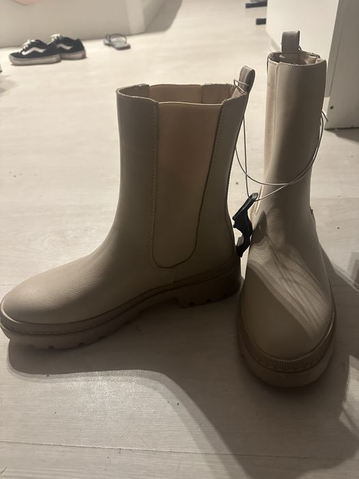 Bota media bege C&A