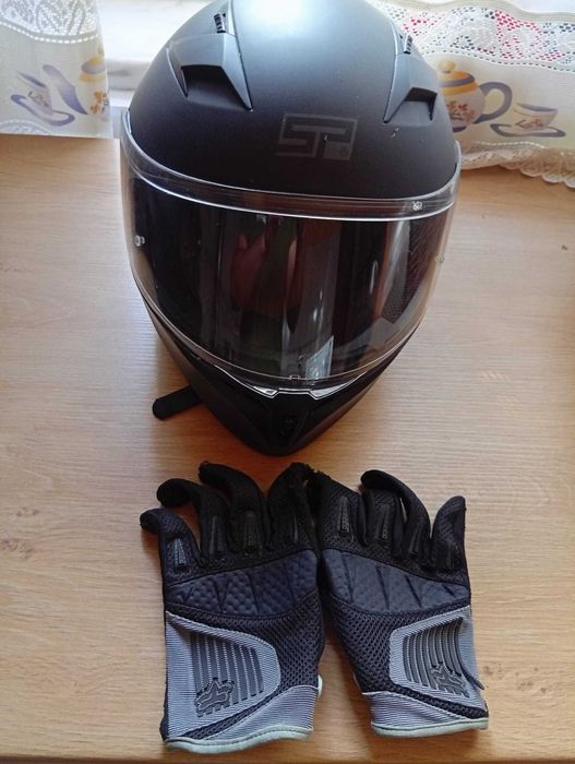 Capacete SP + Luvas Fox