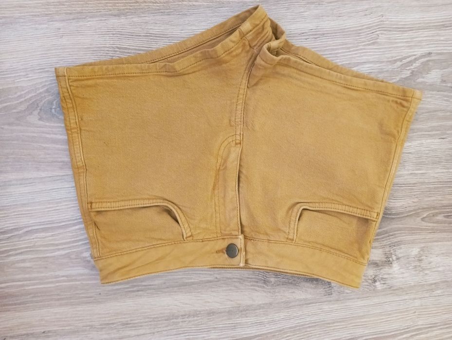 Krótkie spodenki kolor musztardowy s