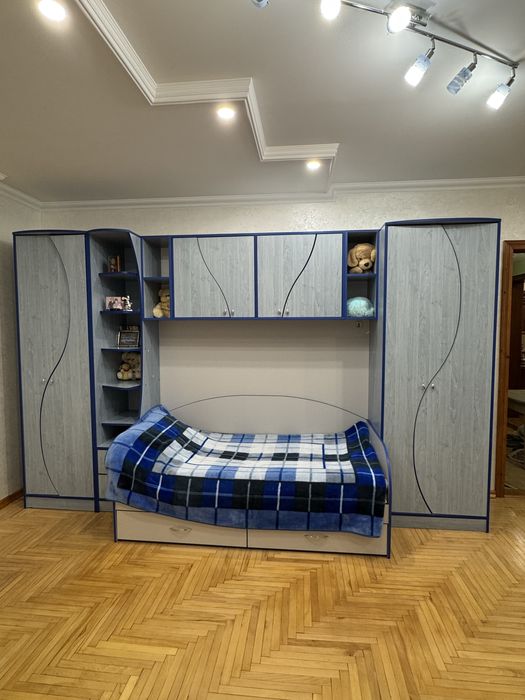 Меблі в кімнату/шафа