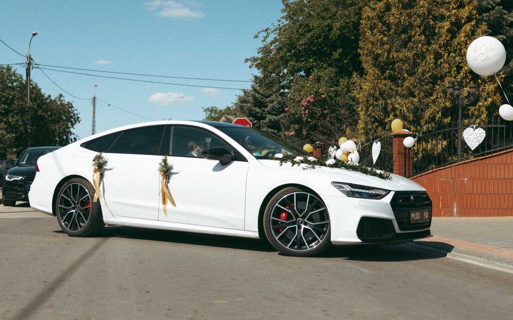 Samochód do ślubu AUDI S7 Love MrMrs Drink bar Pokaz iskier Ciężki dym