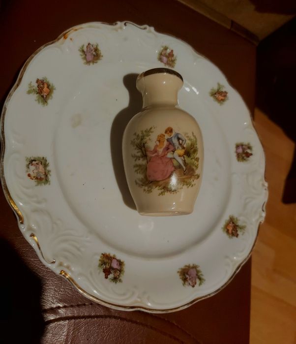 Porcelana Wałbrzych PRL 2 talerze (głęboki płaski) 2 wazony, sty