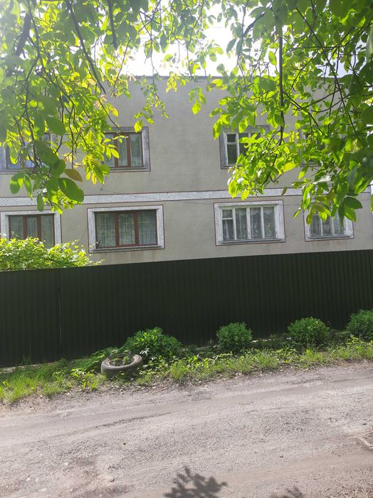 Половина двохповерхового житлового будиноку