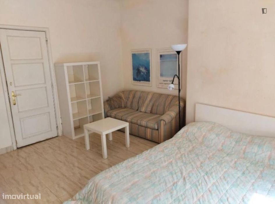 Room - Located in Entrecampos, Lisbon