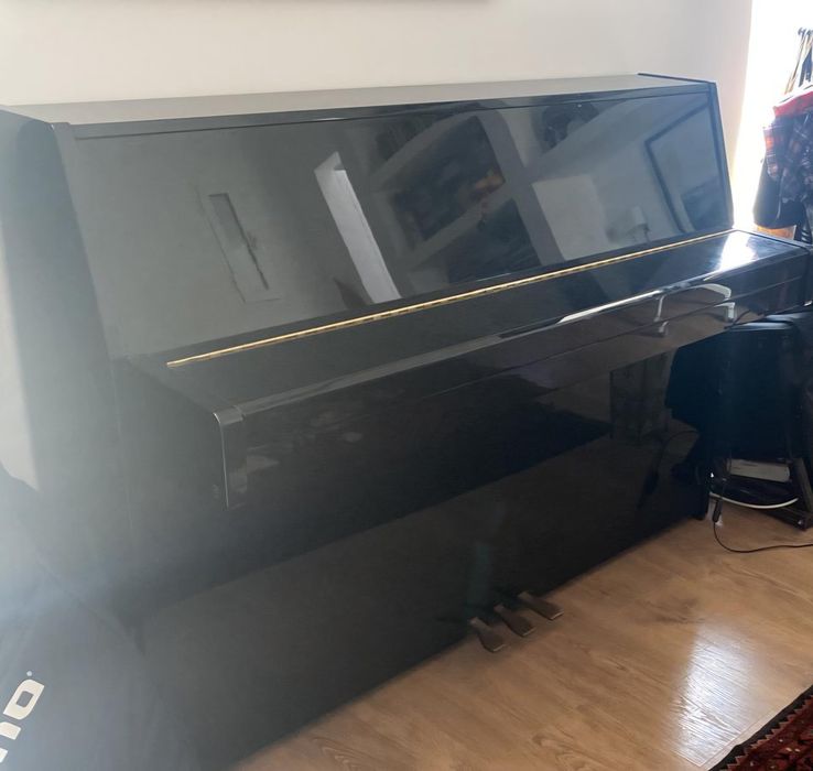 Piano vertical C108 yamaha