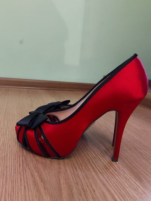 Туфлі жіночі на підборах