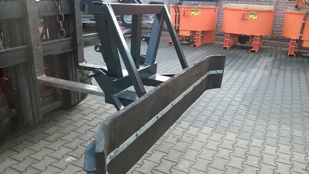 Zgarniacz obornika pług