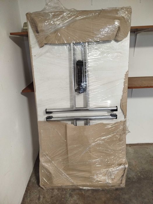 Mesa em madeira multifunções