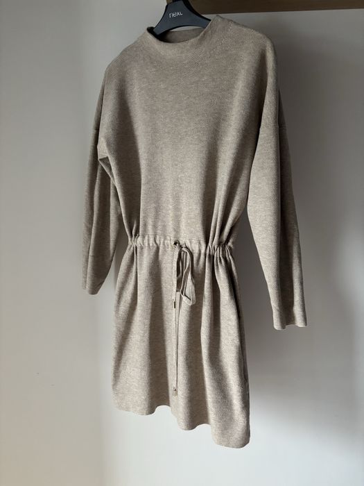 Sukienka Mohito s 36 bezowa pasek wyszczuplająca oversize  dzianina