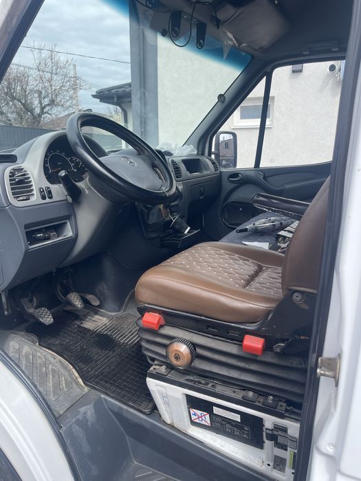 Mercedes Sprinter довга база 4.2м