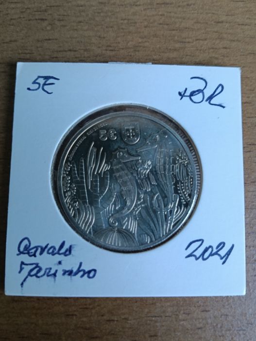 4 moedas de 5€ e uma de 7,5€