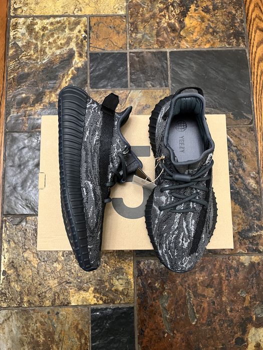 Adidas Yeezy Boost 350v2 Dark Salt