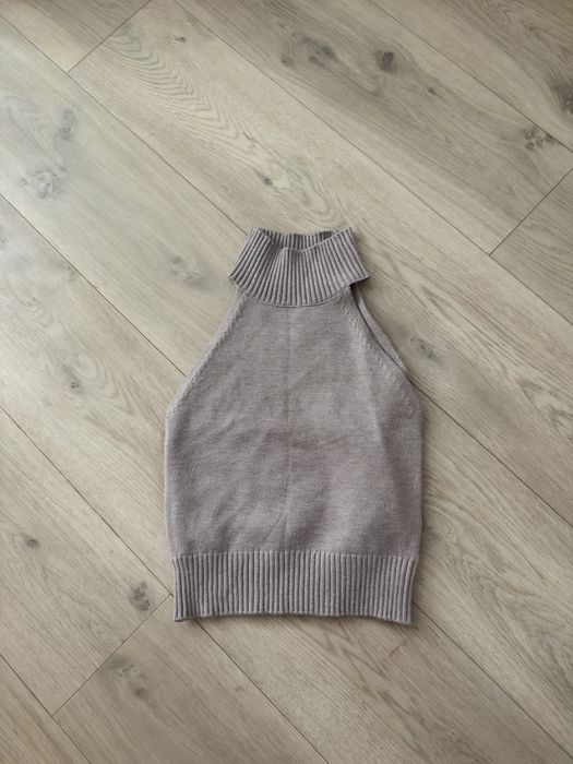 Вʼязаний топ з горловиной в стилі zara