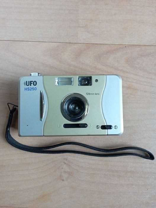 Плівковий фотоапарат UFO.