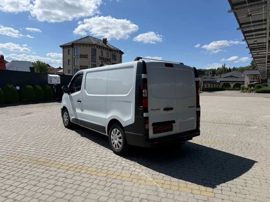 Оренда буса Renault Trafic у Львові. Прокат авто Львів