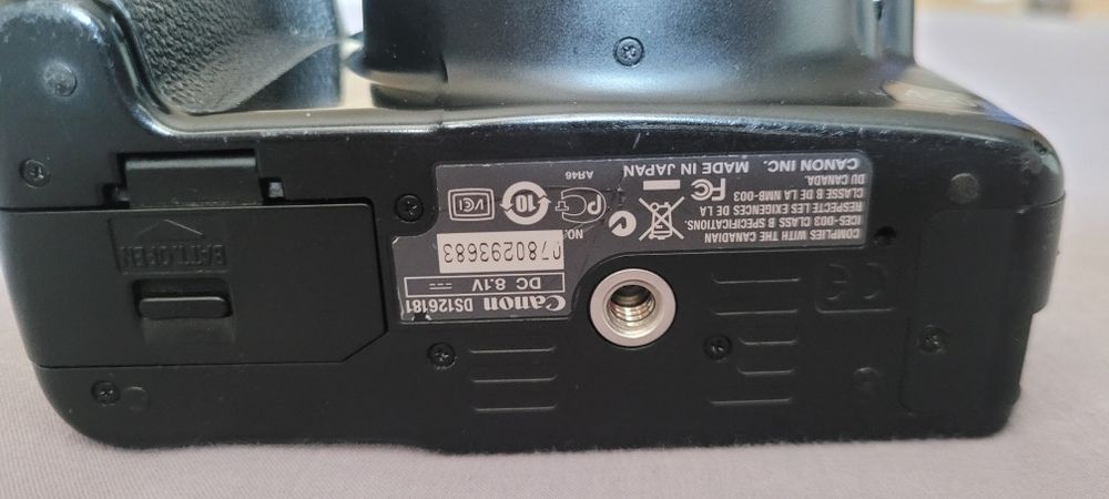 Камера,Canon EOS 450D с объективом EF-S 18-55mm IS.