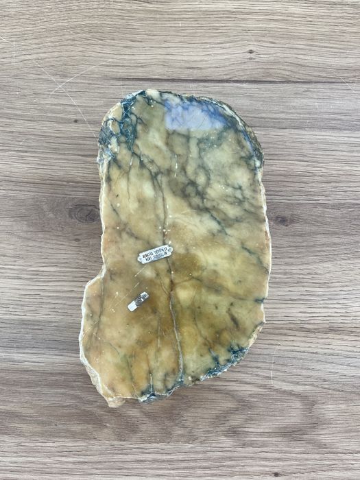 Ręcznie rzeźbiona popielniczka z alabastru