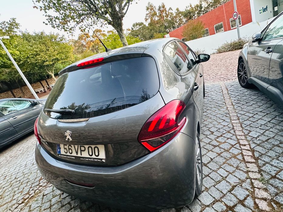 Peugeot 208 em ótimo estado foto 5