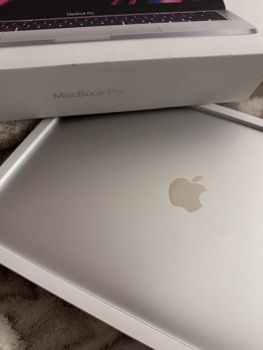 MacBook Pro 13-inch (2020, Intel) - wersja z Touch Barem