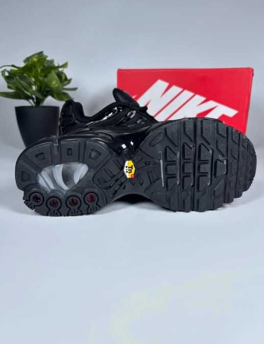 Nike Tn nowe z pudelkiem R.42