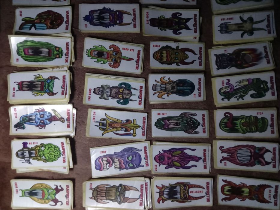 Лот наклейки від жуйок vampiretor