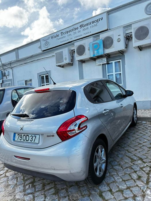 Peugeut 208 em bom estado , NUNCA TIVE UM ACIDENTE COM O CARRO