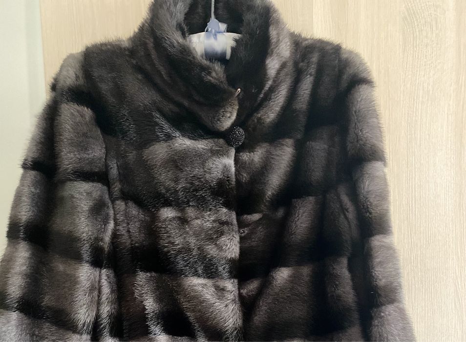 Продам норкову шубу