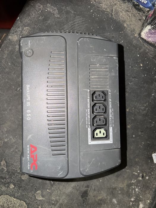 Безперебійник дбж APC Back-UPS RS 650 UPS