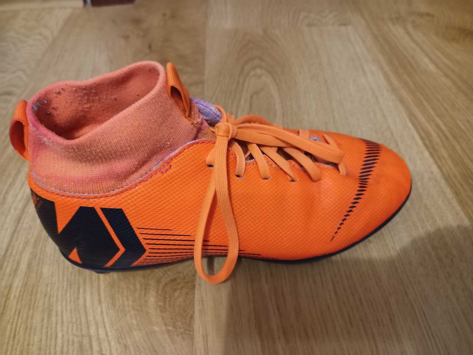 Buty korki chłopięce