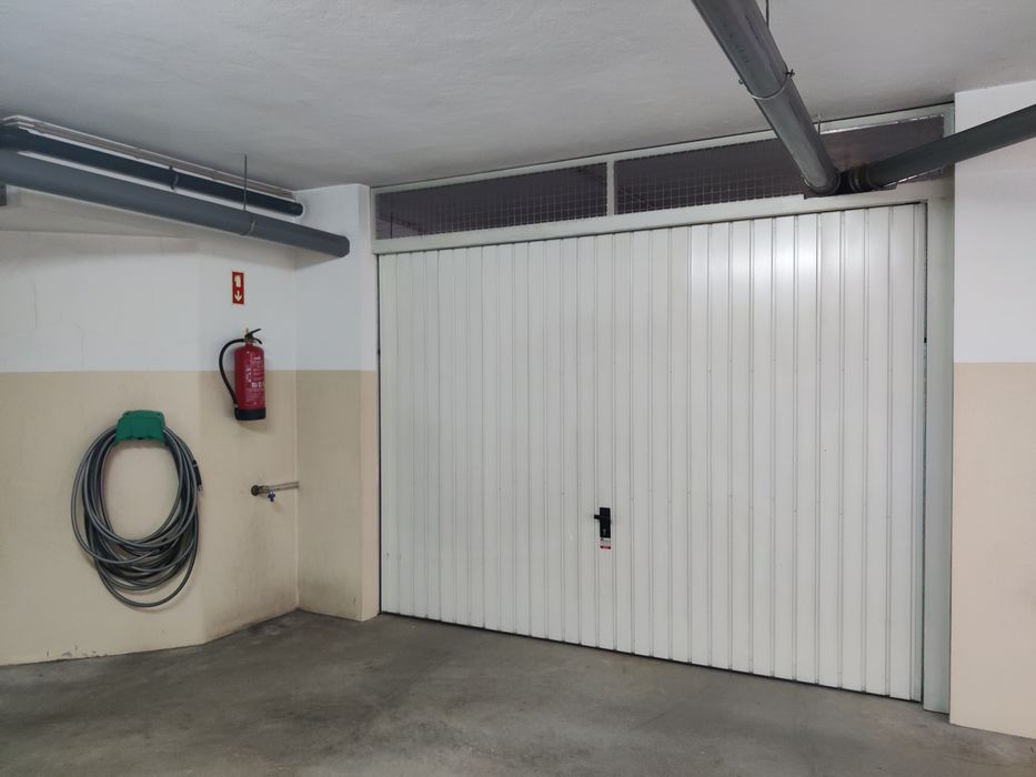 Arrendo garagem box 17m2
