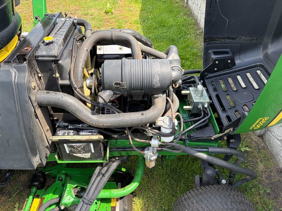 Kosiarka Samojezdna Do Dużych Powierzchni Traktorek John Deere 8800 TerrainCut 5 Kosisk 230CM