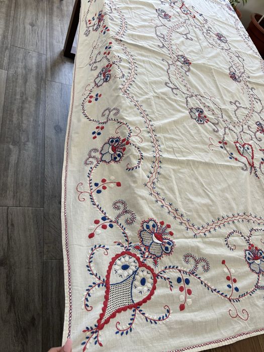 Toalha de mesa em linho com bordado feito à mão de Viana do Castelo 145x209