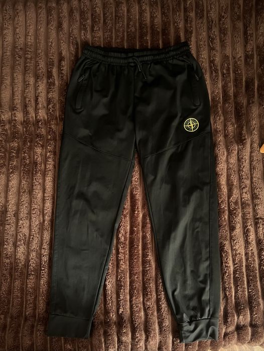 Продам чоловічій костюм stone island