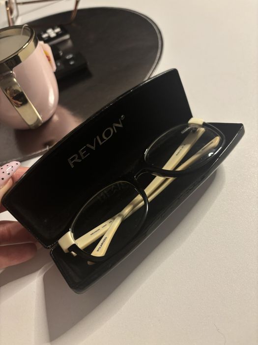 okulary oprawki Revlon