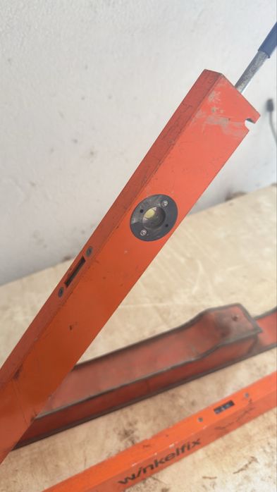Suta com escala e nivel