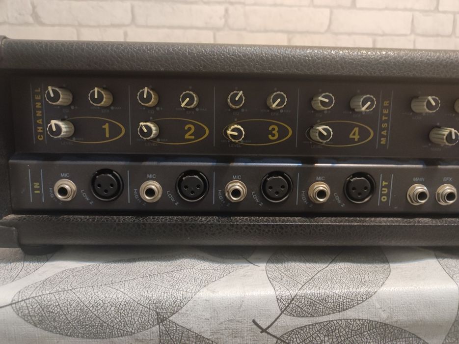 Sguizer 4 Parallel spkr Jacks 70